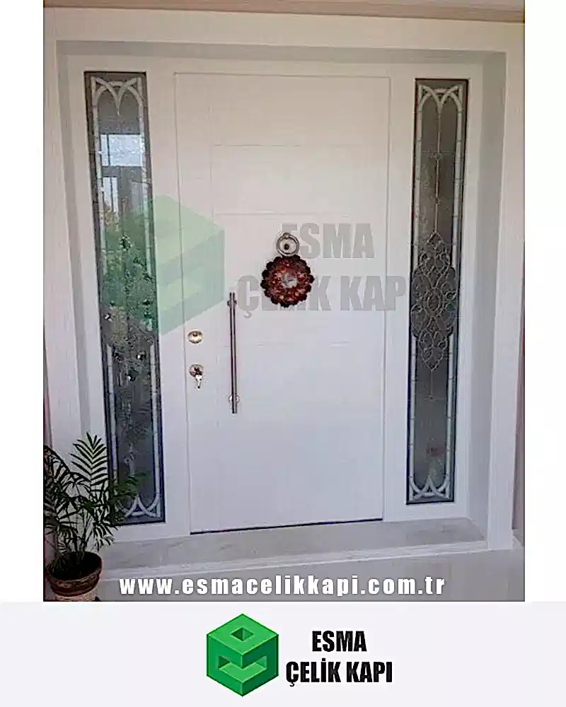 Beyaz villa giriş kapıları